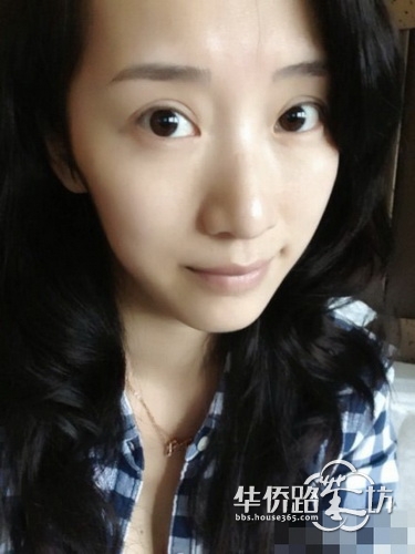 李念荣升辣妈,素颜照比 王丽坤 美多了_时尚消费